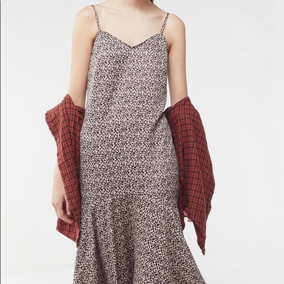 ✨UO GIANNA LEOPARD PRINT RUFFLE MIDI DRESS ✨ - Picture 2 of 6